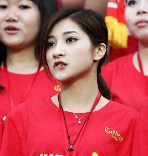 边吃胸边膜下刺激免费视频